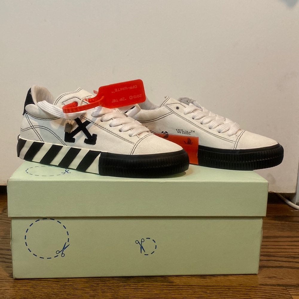 OFF-WHITE NEW ARROW SNEAKER | Size: EU 35